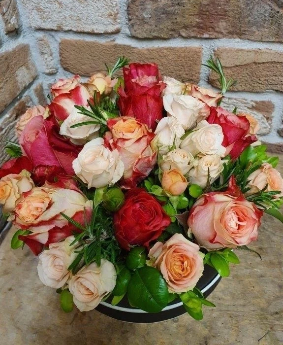 Luxury Mixed Rose Hatbox