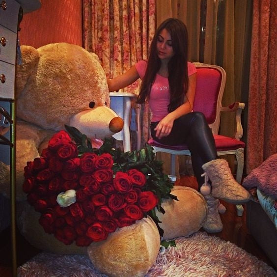 Roses & Giant Teddy
