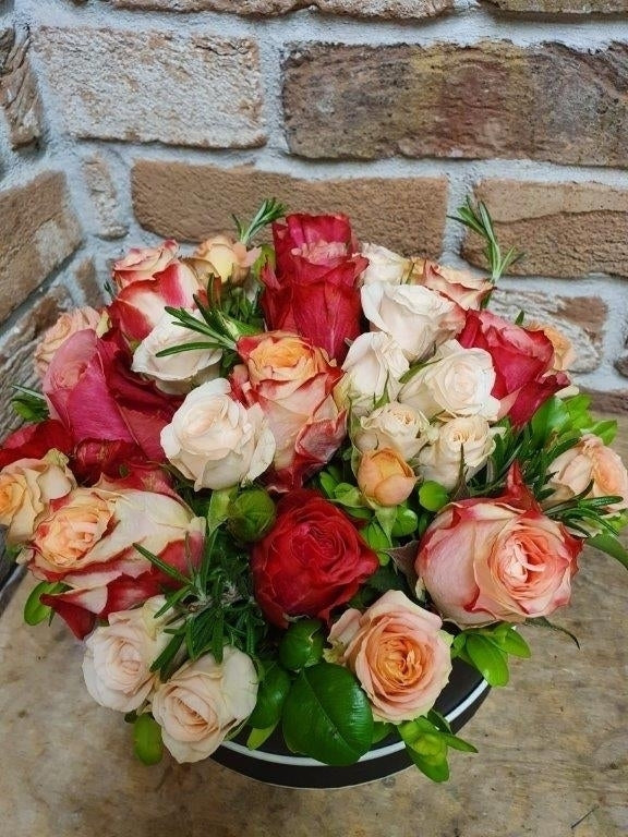 Luxury Mixed Rose Hatbox