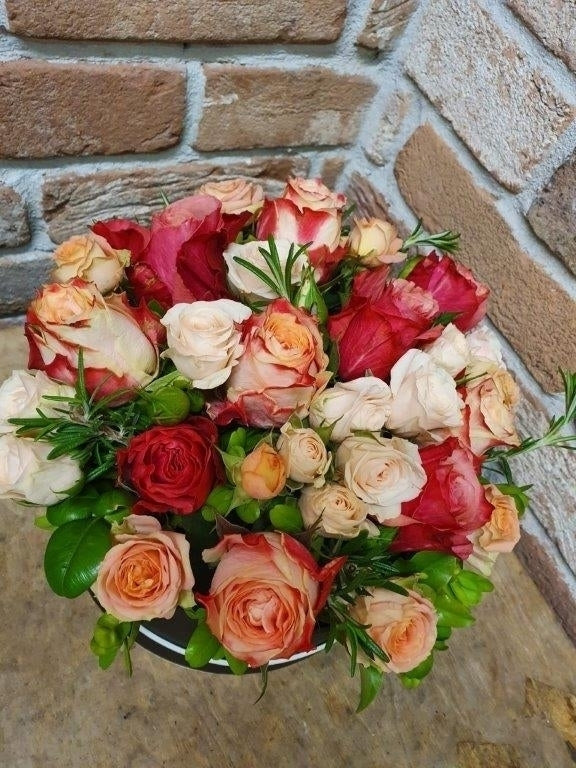 Luxury Mixed Rose Hatbox