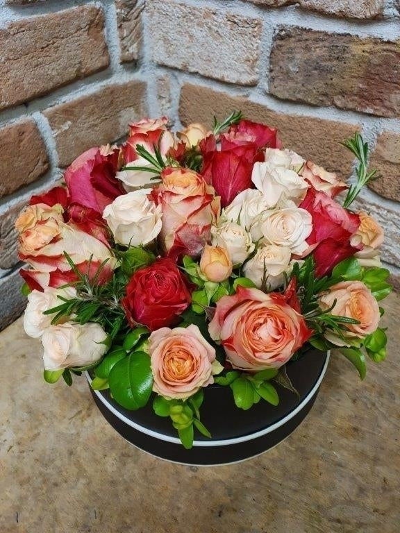 Luxury Mixed Rose Hatbox